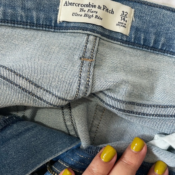 Abercrombie and Fitch The Flare Ultra Highrise in Size 32/14 - Picture 2 of 2